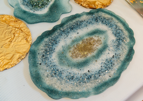 Untersetzer in türkis, gold und transparent